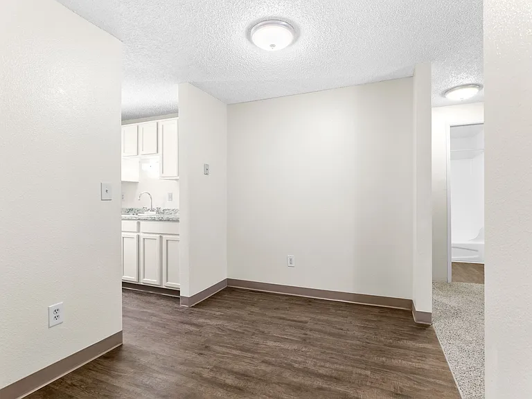 Charbern Apartments — Photo 9