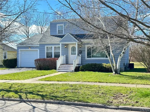 1216 Hillview Dr, Utica, NY 13501