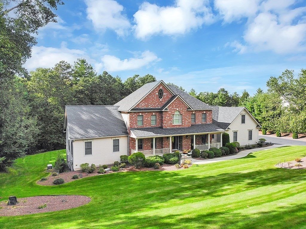 12 Falcon Hts, Wilbraham, MA 01095 MLS 73131381 Zillow