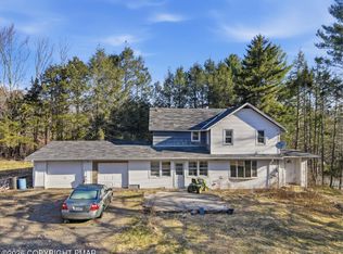 103 Ceramic Dr, Greentown, PA 18426