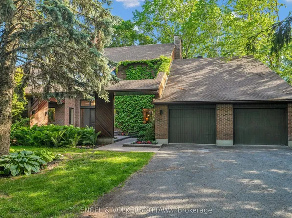 7 Mid Pines Grv, Ottawa, ON K2R 1B7