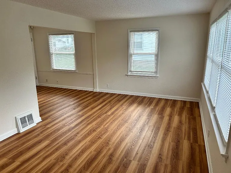 1148 Ashford Dr — Photo 10