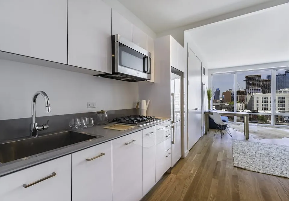 22-22 Jackson Ave #820
