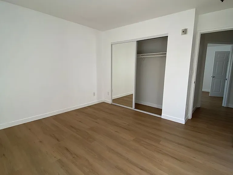 Pico-Wellesley apartments — Photo 12
