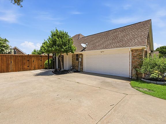 3rd image of 121 Honeysuckle Dr