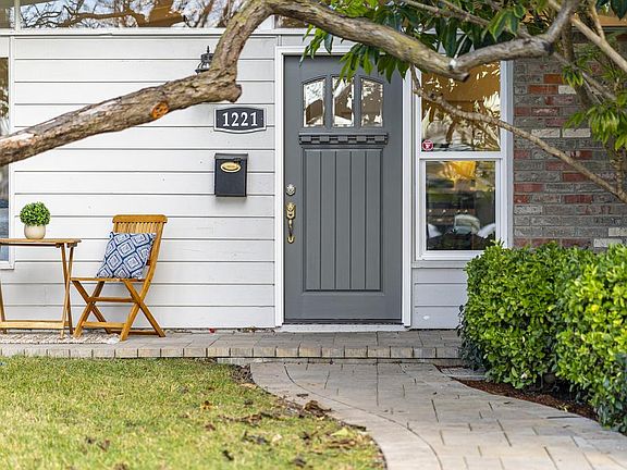 3rd image of 1221 Manzano Way