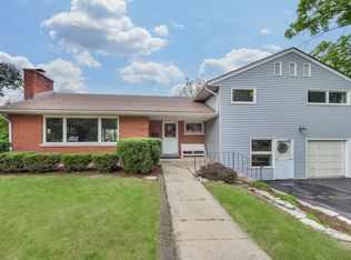 628 S Knollwood Dr, Wheaton, IL 60187