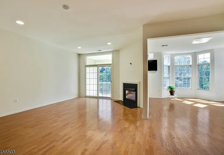 210 Edmonton Ct — Photo 3