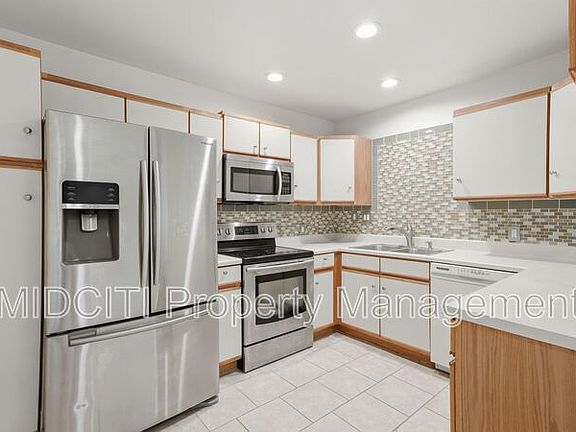 4th image of 1233 Hollyhock Ln