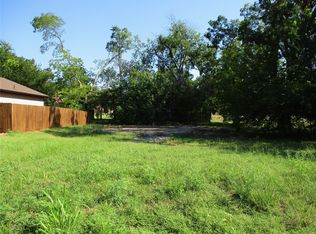 809 E 7th St, Bonham, TX 75418