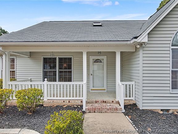 5th image of 10 Magnolia Ct