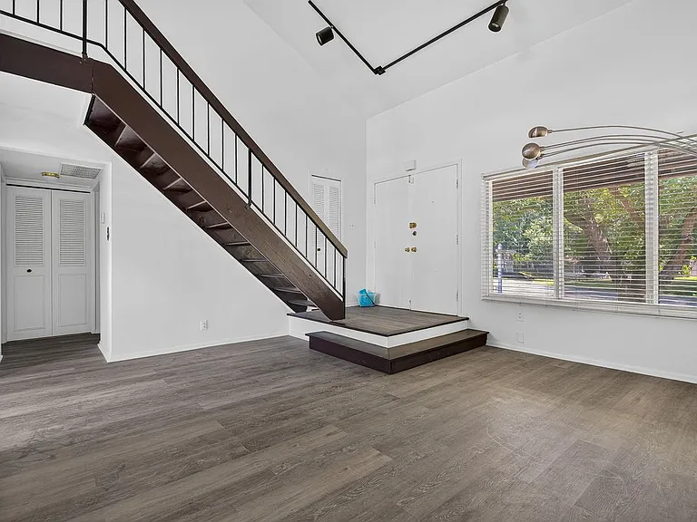 8801 Monmouth Dr — Photo 15