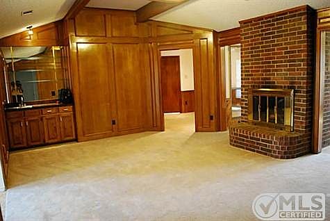 3rd image of 3402 Queenswood Ln