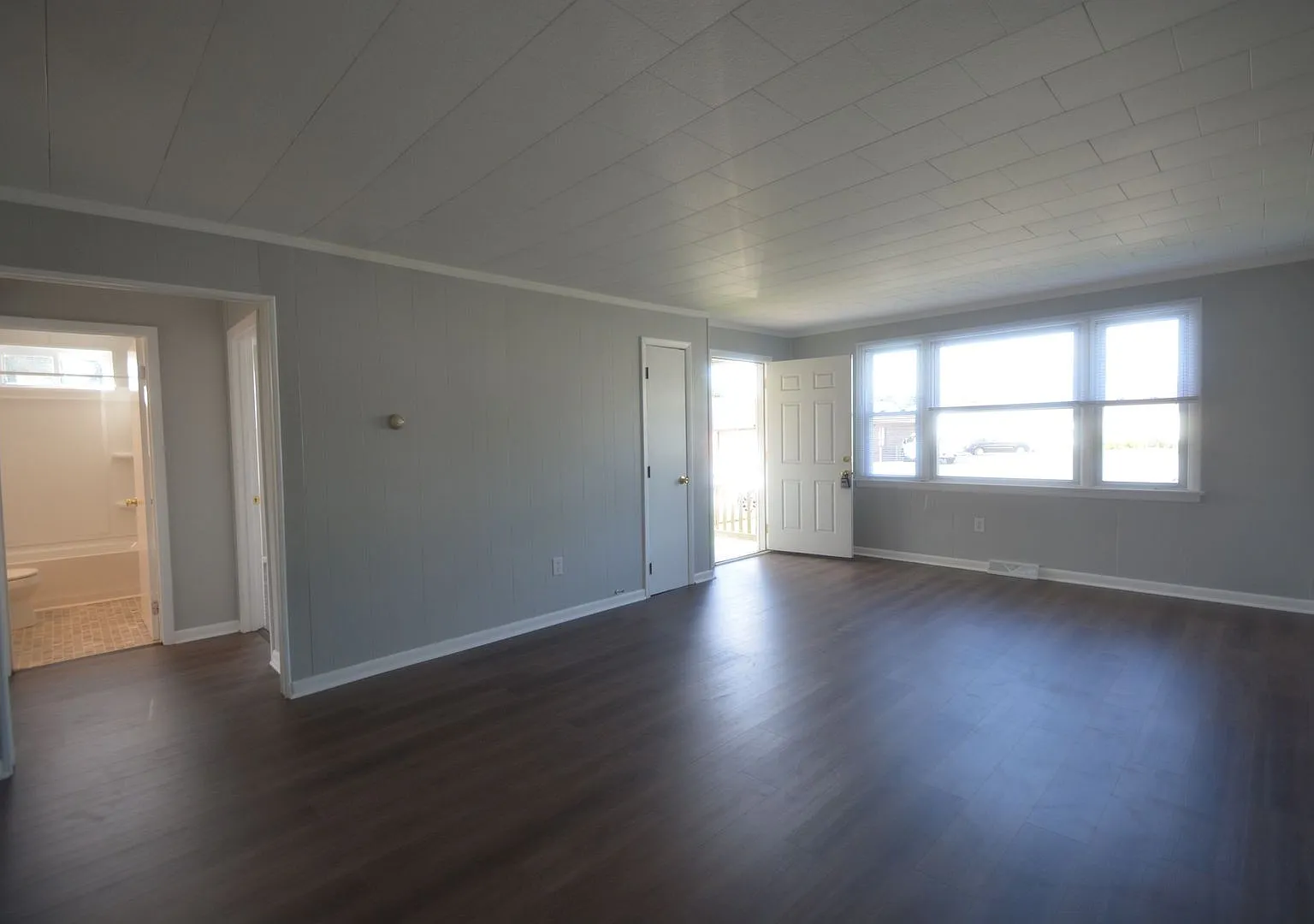 Updated and Charming 2 Bedroom 1 Bathroom - Great 2 Bedroom, 1 Bath in Smyrna — Photo 2