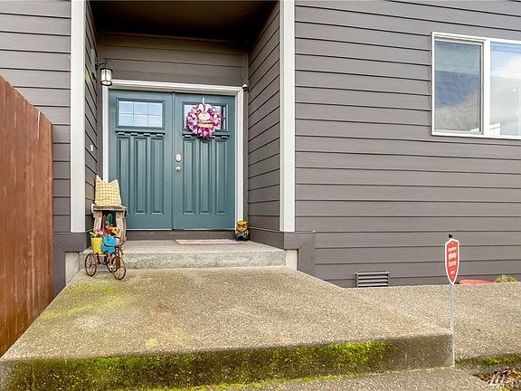 3rd image of 19901 20th Avenue Ct E
