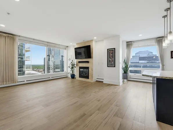 10136 104th St NW #2801, Edmonton, AB T5J 0B5