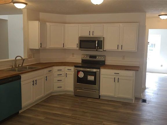 3rd image of 17063 Rainier Cir