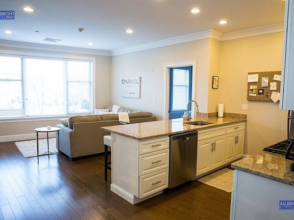5th image of 19 Englewood Ave #204F