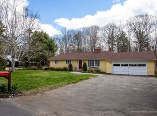 69 Woodridge Dr, Manchester, ME 04351