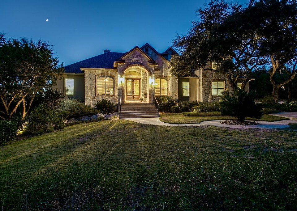 Front exterior/lighting