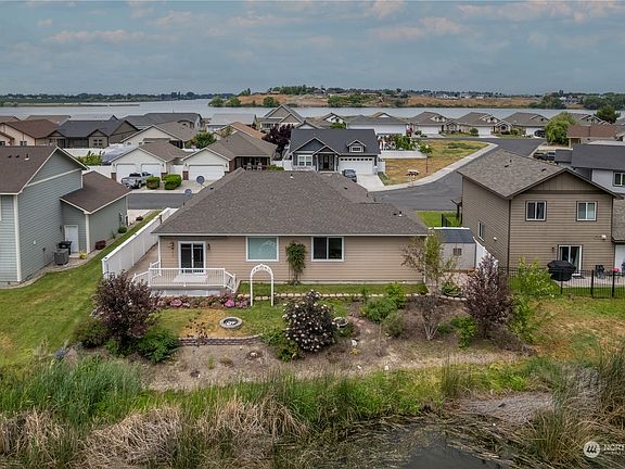 4th image of 1300 W Marina Drive #3