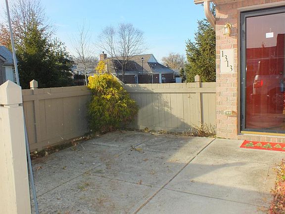 3rd image of 1313 Amberlea Dr W