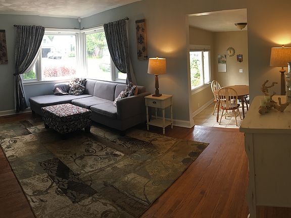 4th image of 128 Merritt Pl