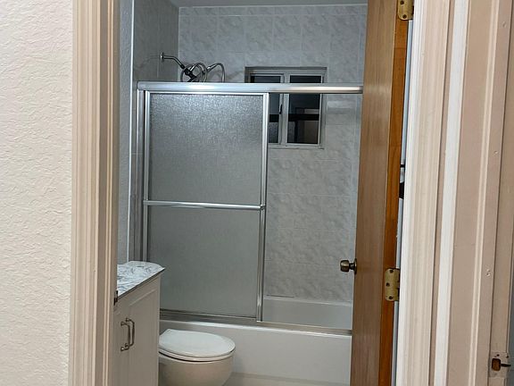 3rd image of 1618 NW 38th St APT 8B
