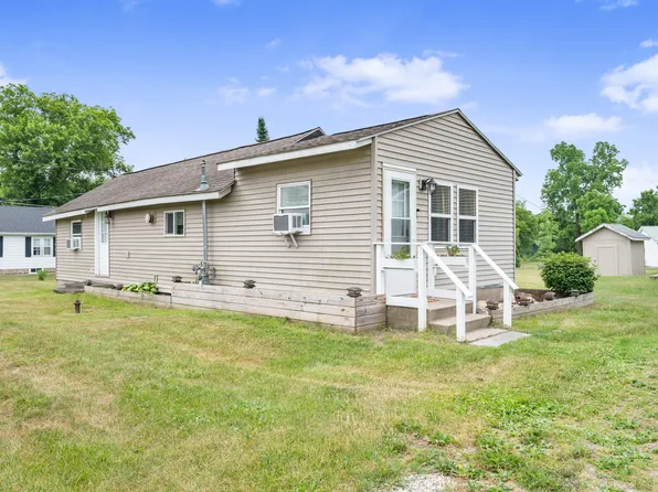 108 Bridge St, Paris, MI 49338