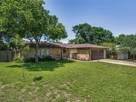 2nd image of 4913 Emerald Lake Dr