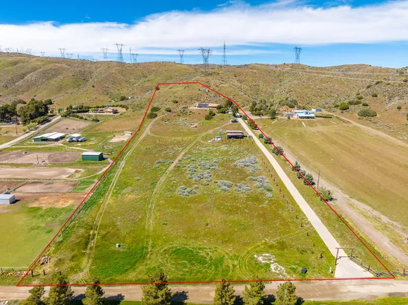 5605 Elizabeth Lake Rd, Leona Valley, CA 93551