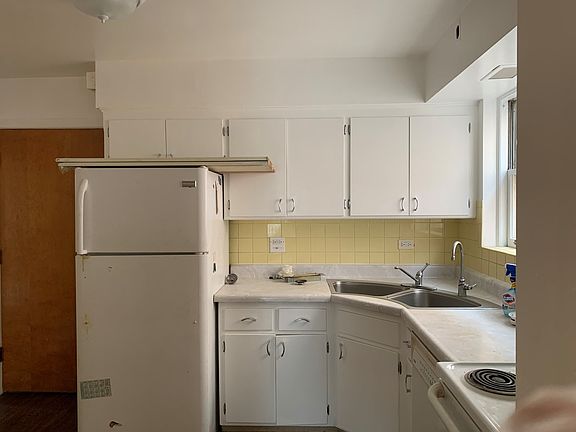 5th image of 702 Florence Ave #1