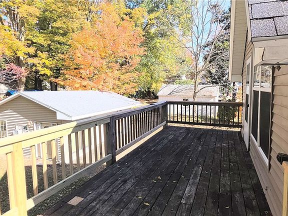 3rd image of 4 Maple Pl