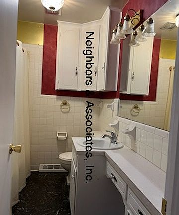 5th image of 305 E Parrish Dr