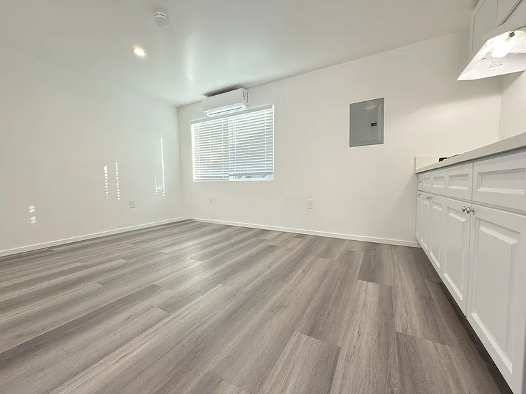 639 Griffith St — Photo 4