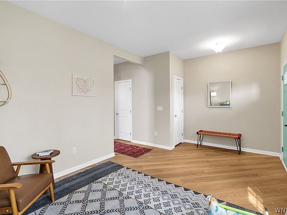 5th image of 38 Middlebury Ln
