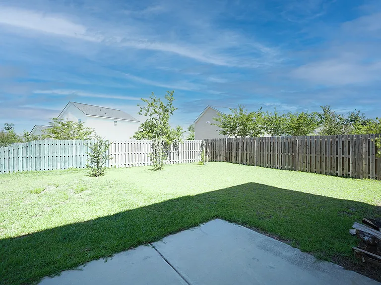 215 Shelton St — Photo 35