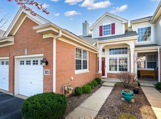 921 Winners Cup Ct, Naperville, IL 60565