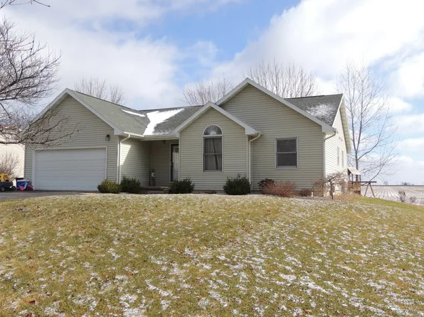 502 N Elm St, Franklin Grove, IL 61031