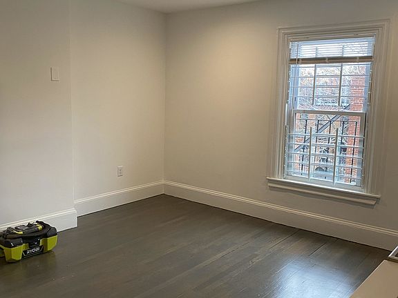 4th image of 225 Newbury St APT 1R