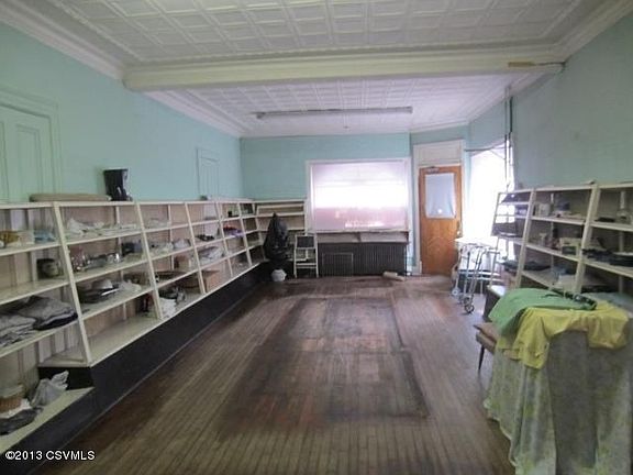 4th image of 1021 N Franklin St
