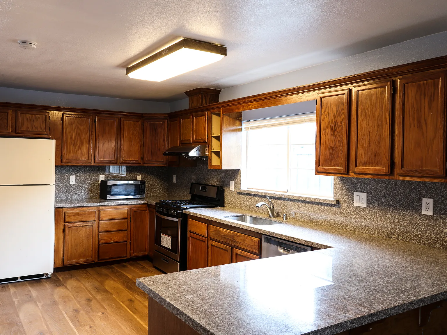 5 bed, 1968 sqft, $950 — Photo 4