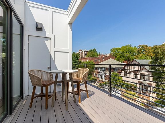5th image of 24 Auburn St #Penthouse