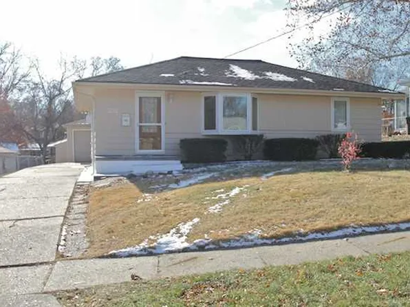 302 Caulder Ave, Des Moines, IA 50315