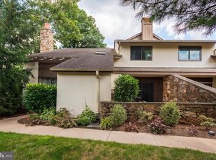 30 Oak Knoll Dr, Berwyn, PA 19312