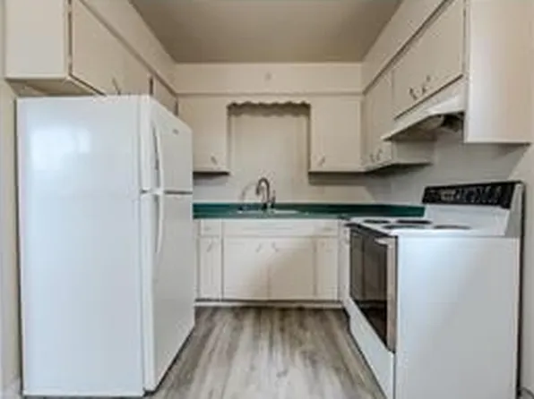 921 19th St S APT 4, Moorhead, MN 56560