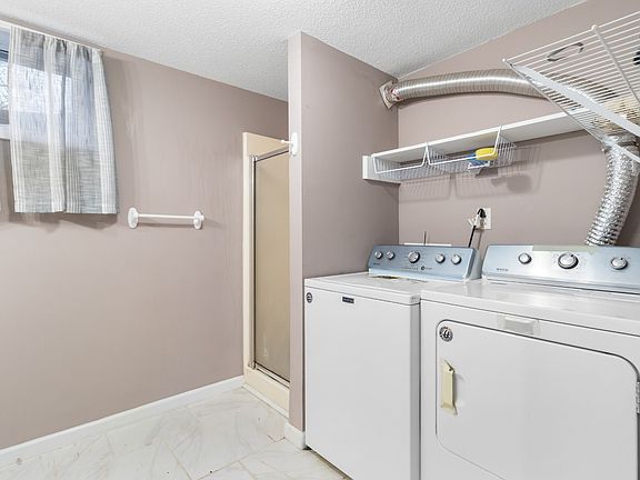 5th image of 345 Greenleaf Ln