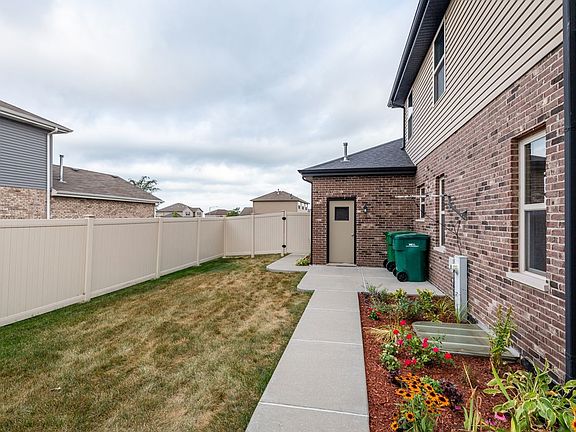 3rd image of 24347 Illini Ct