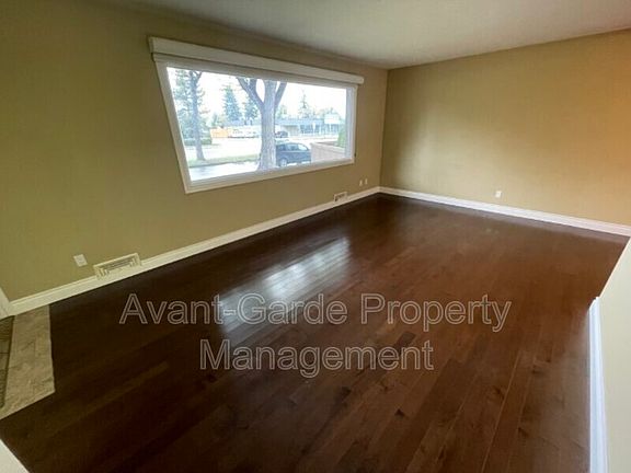 4th image of 5011 106th Ave NW