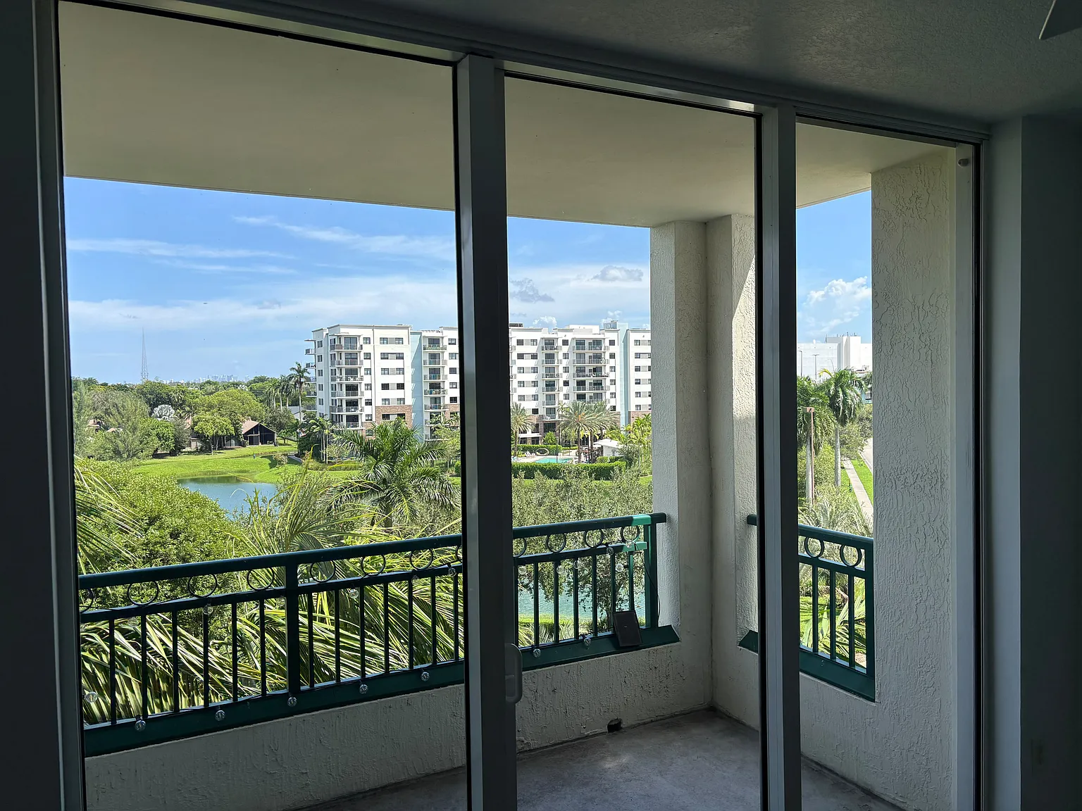 2 bed, 1000 sqft, $3,000 — Photo 4